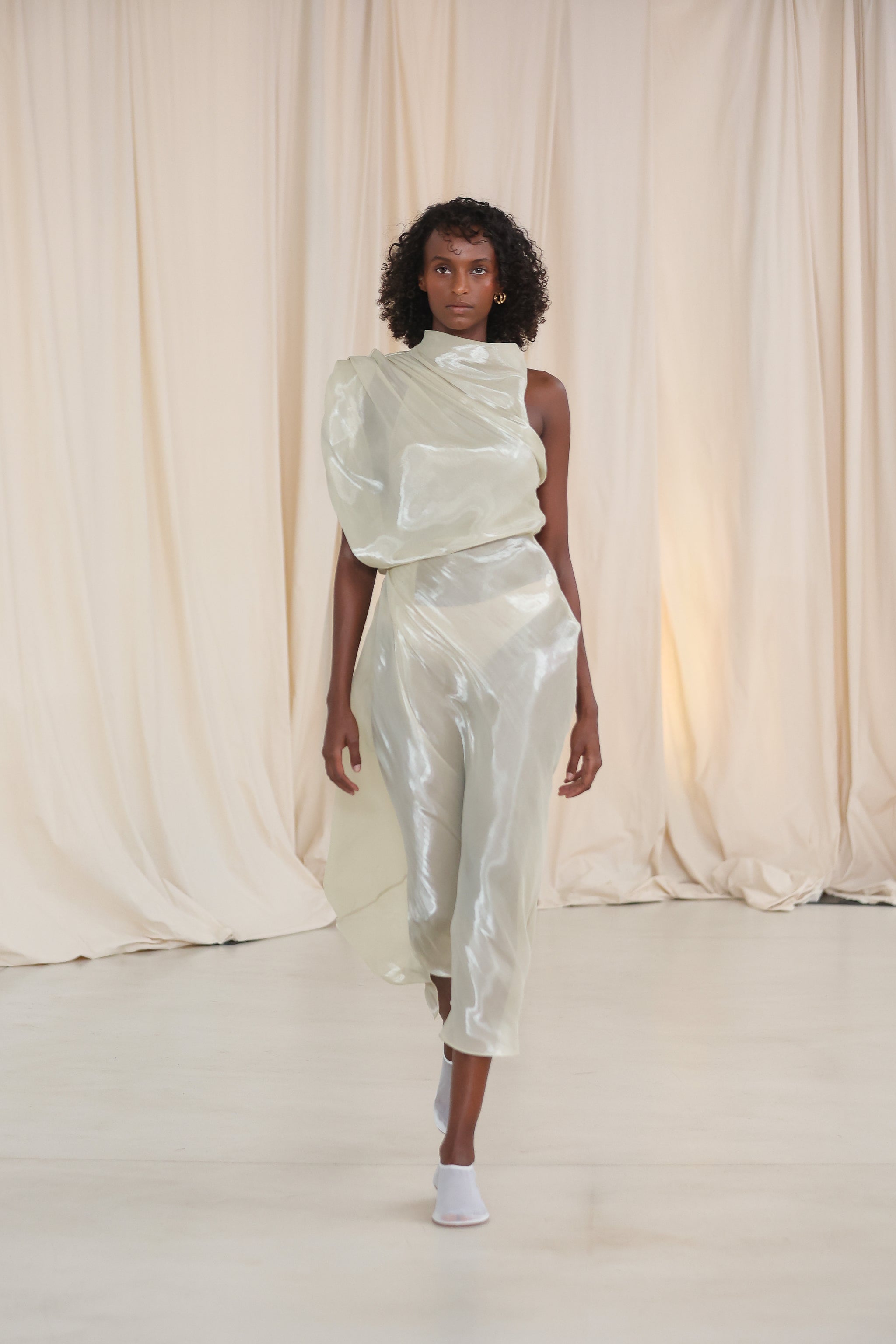 CHAMPAGNE LIQUID ORGANZA DECODE DRESS