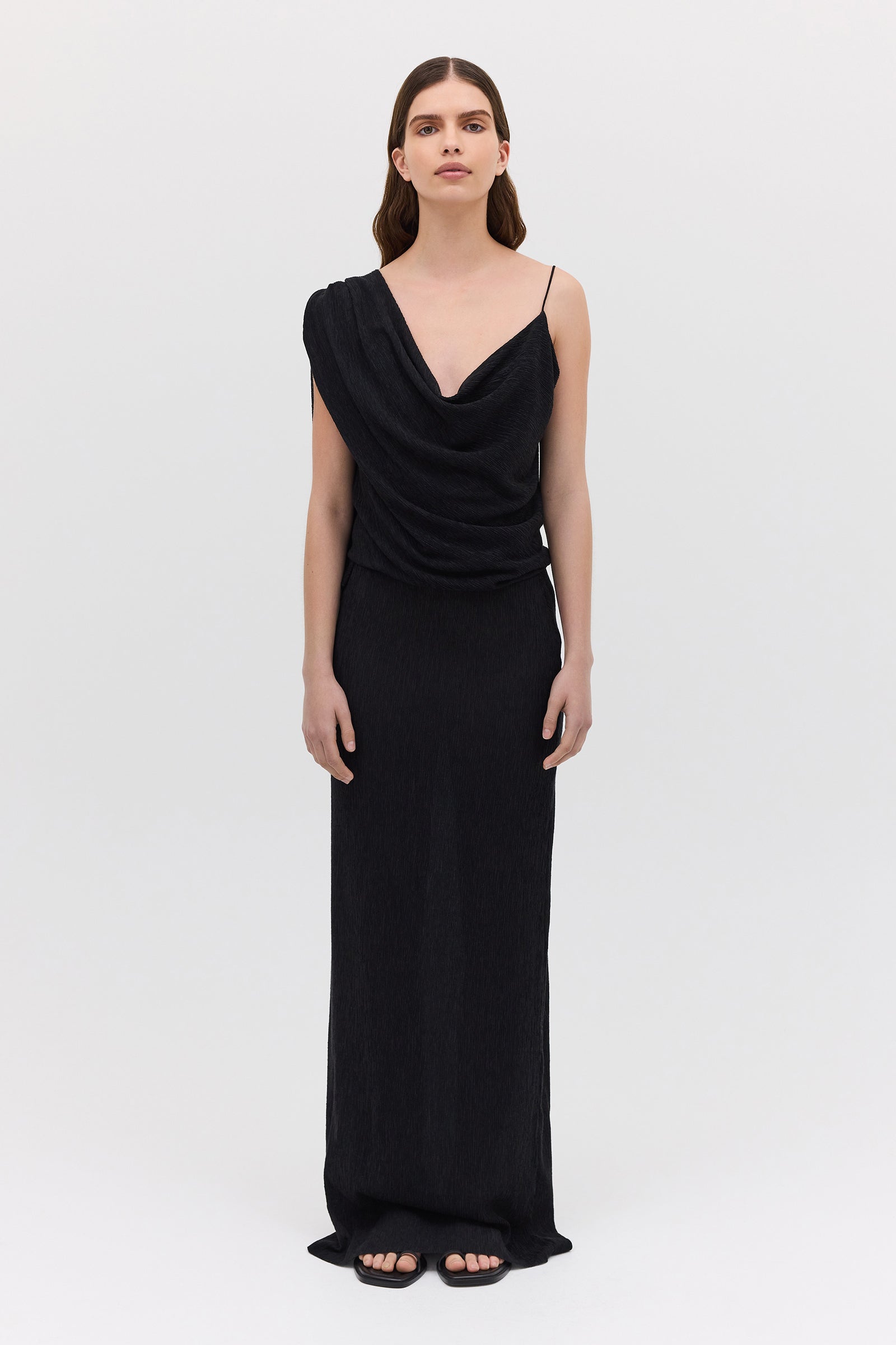 BLACK CRINKLE LIQUID GOWN