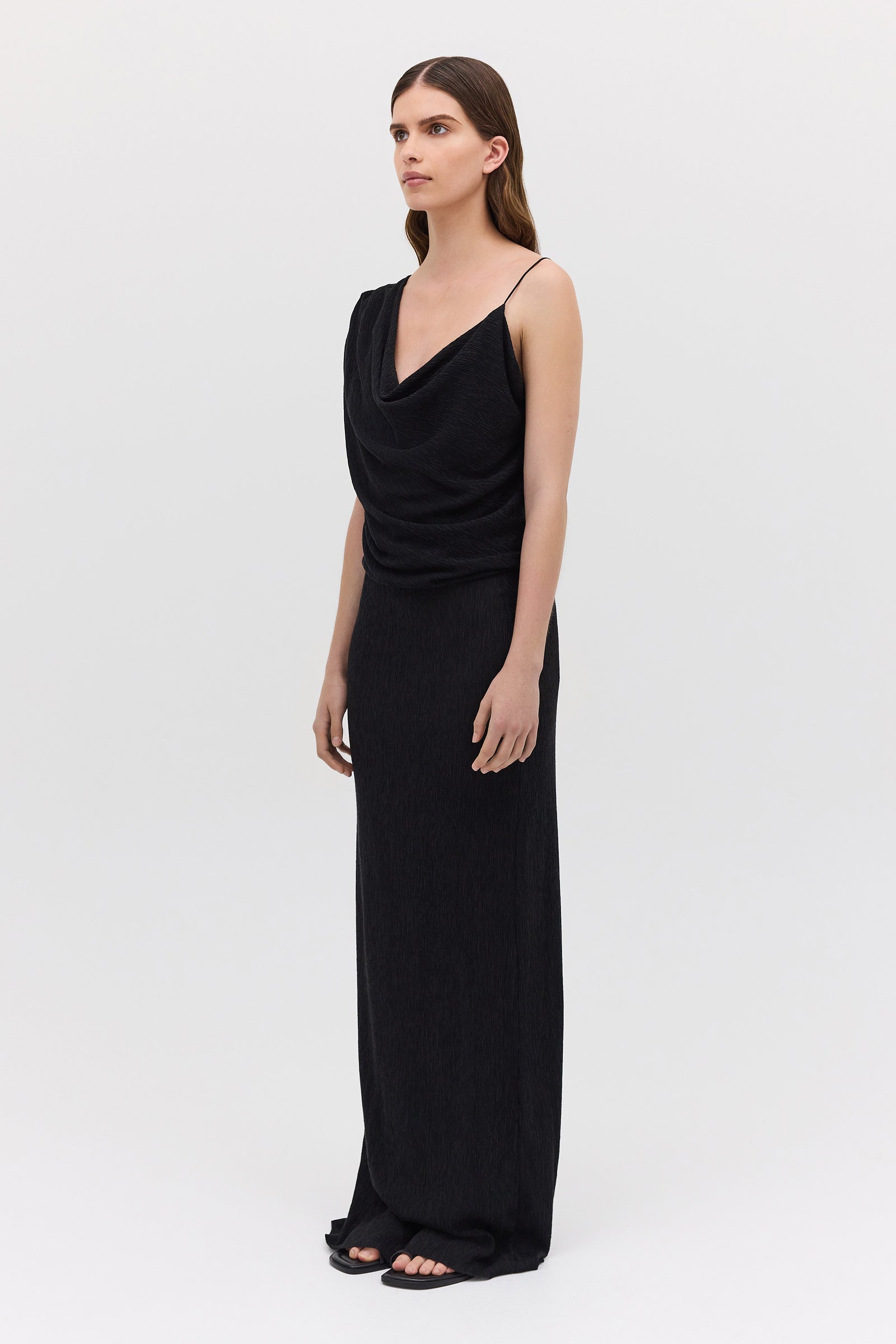 BLACK CRINKLE LIQUID GOWN