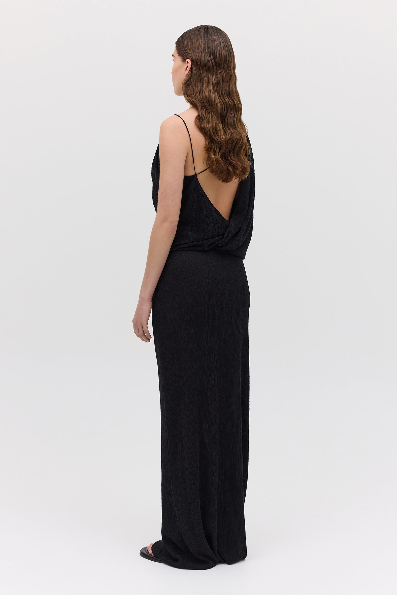 BLACK CRINKLE LIQUID GOWN