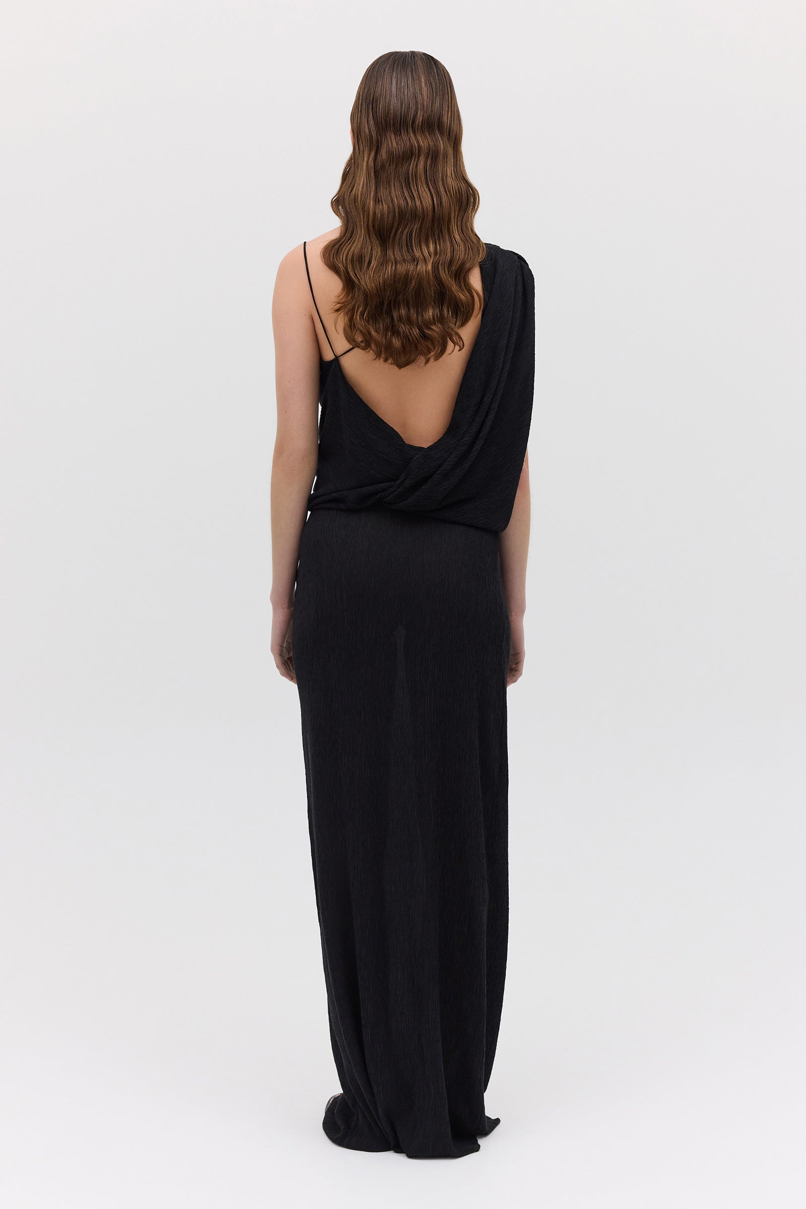 BLACK CRINKLE LIQUID GOWN