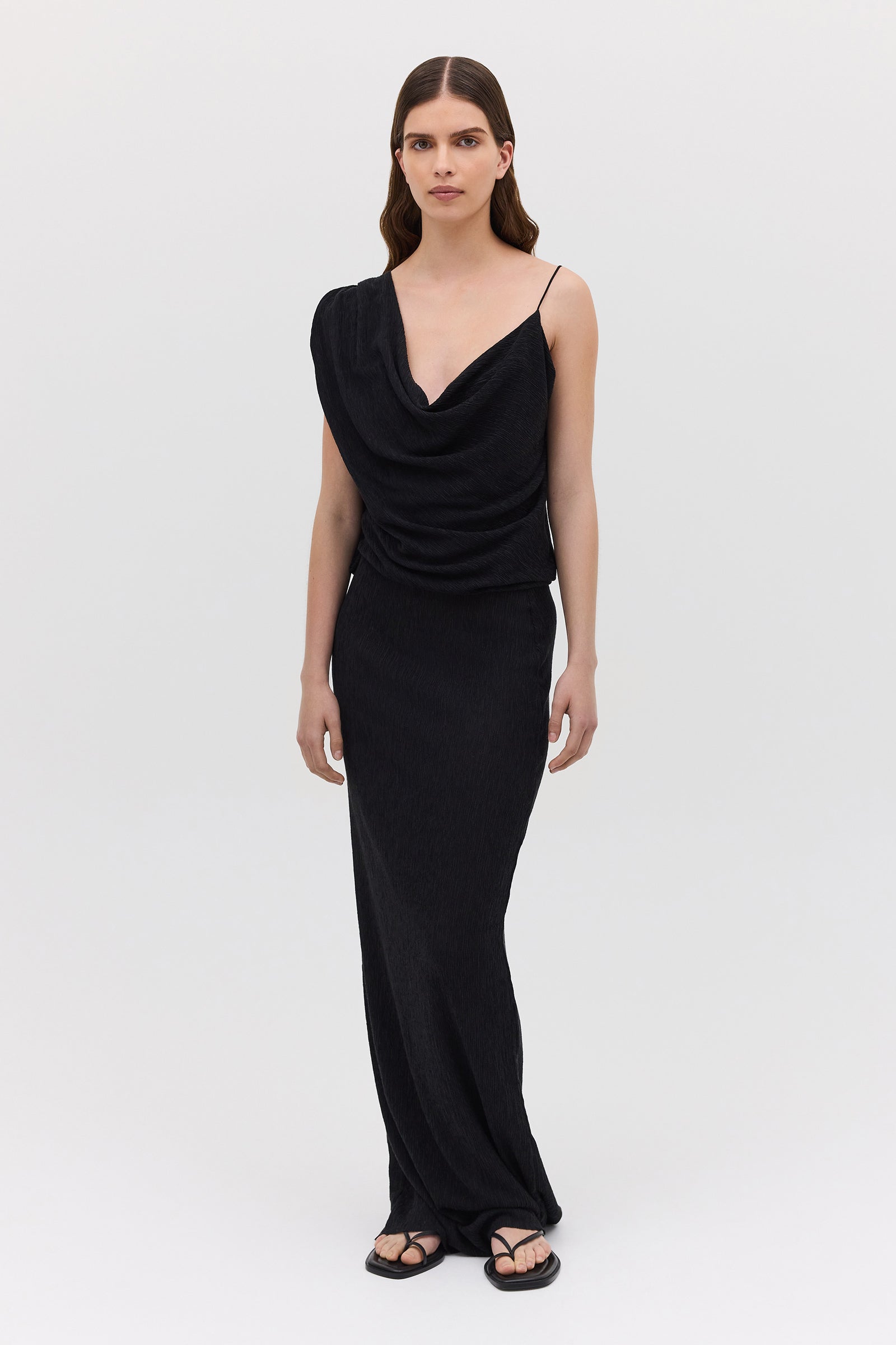 BLACK CRINKLE LIQUID GOWN