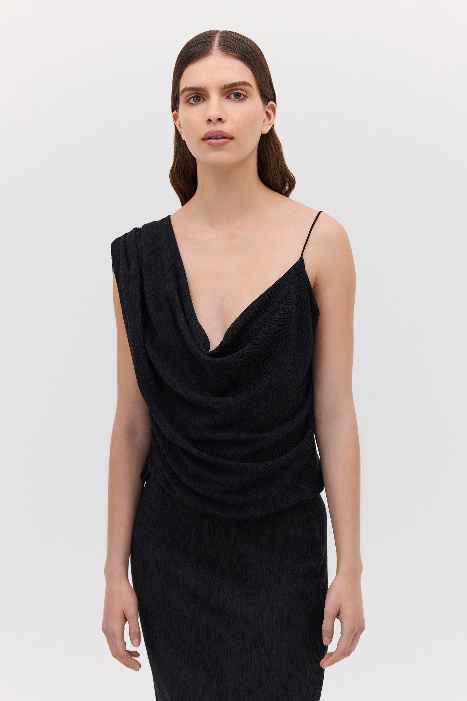 BLACK CRINKLE LIQUID GOWN