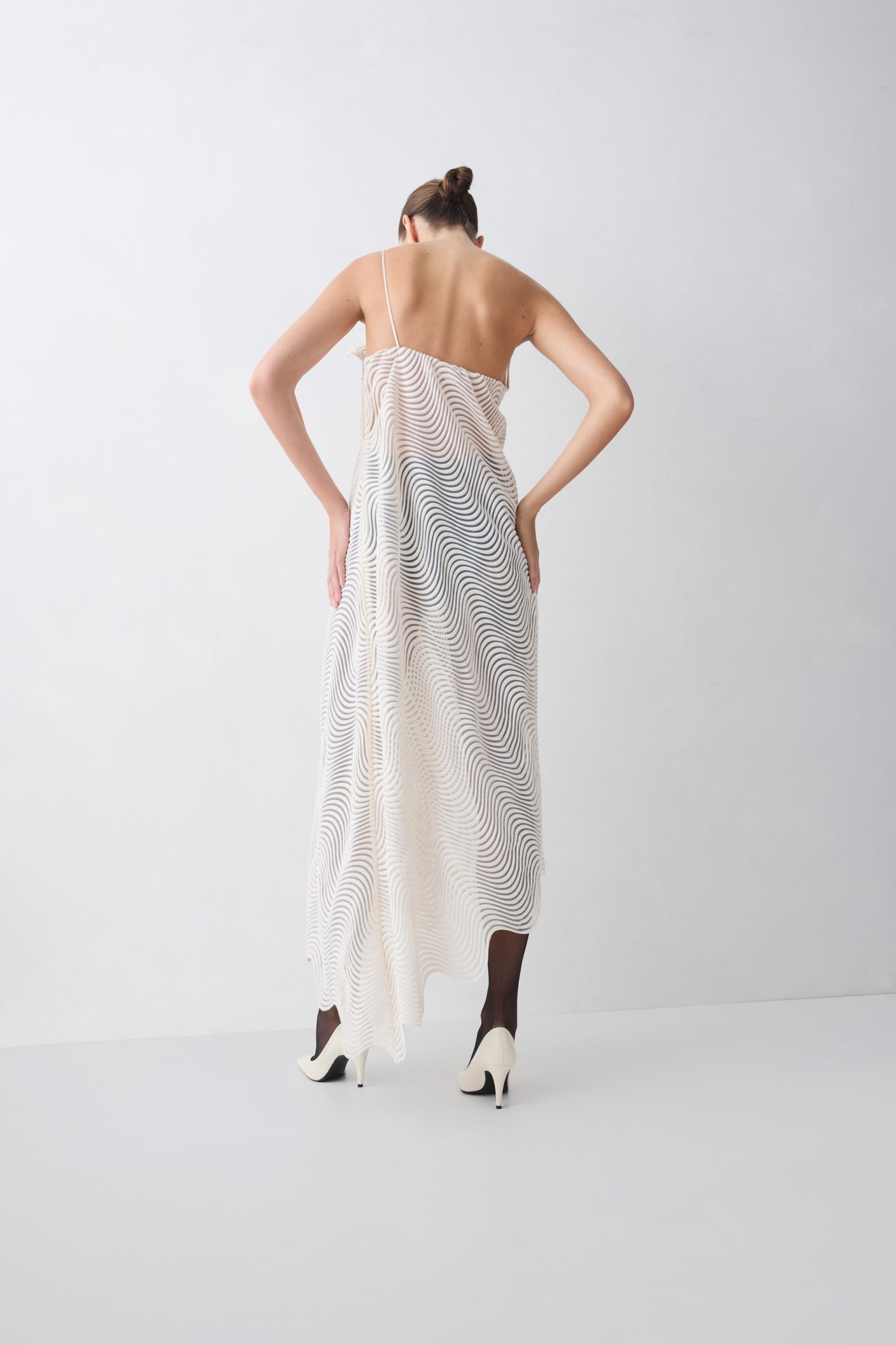 IVORY SCALLOPED LACE DRIFT DRESS