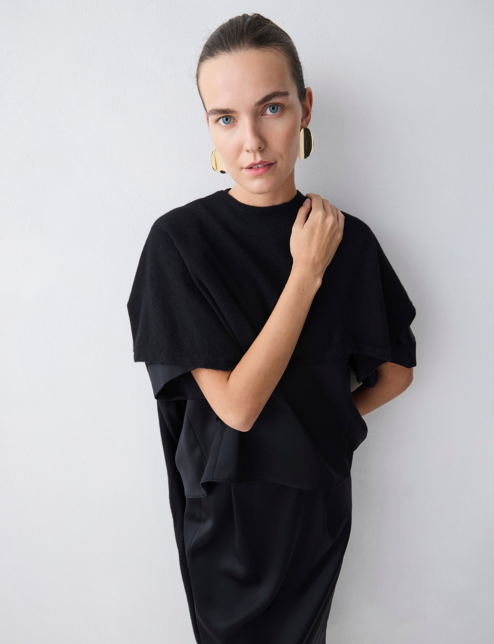 BLACK CASHMERE TRANQUIL KNIT CAPE