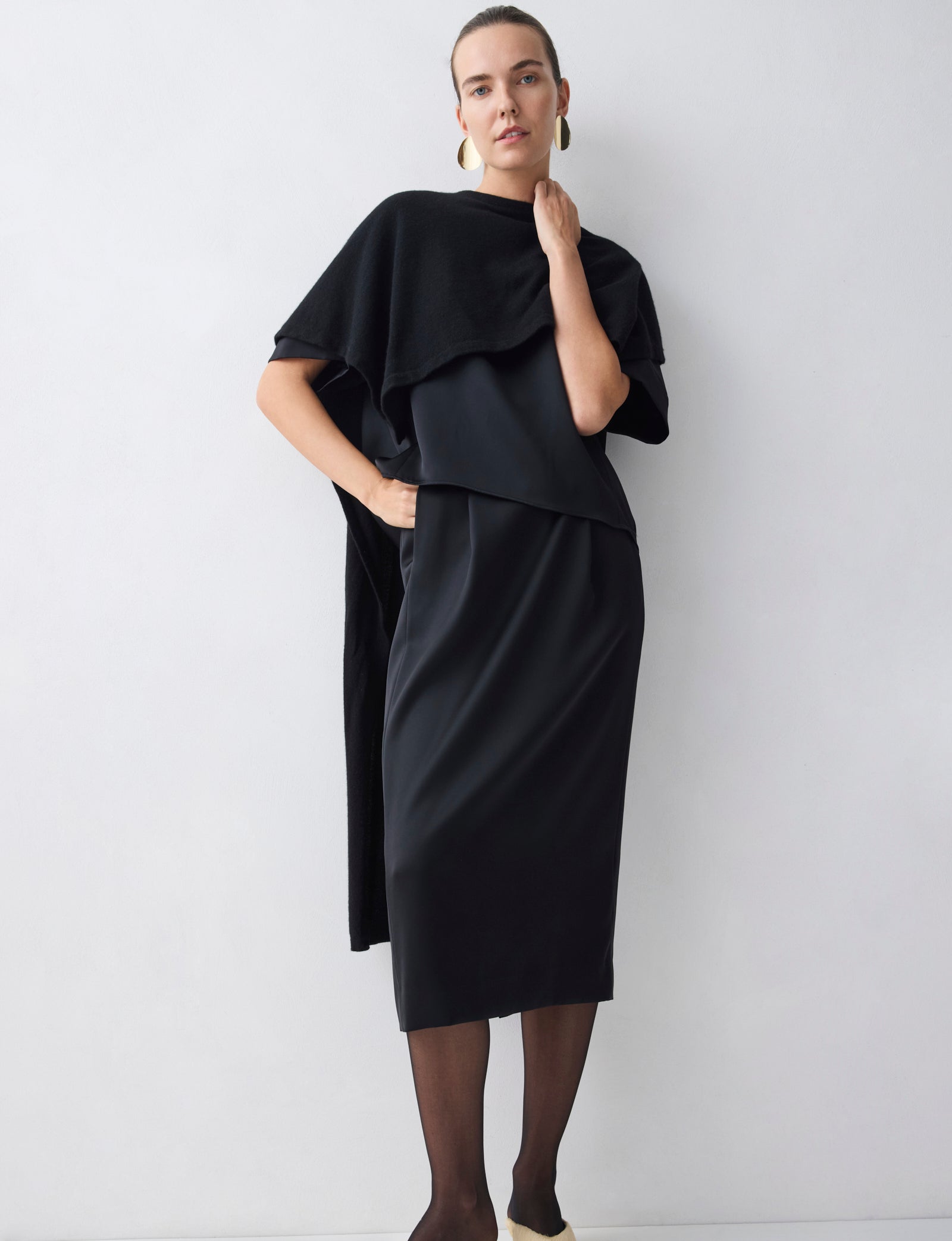 BLACK CASHMERE TRANQUIL KNIT CAPE