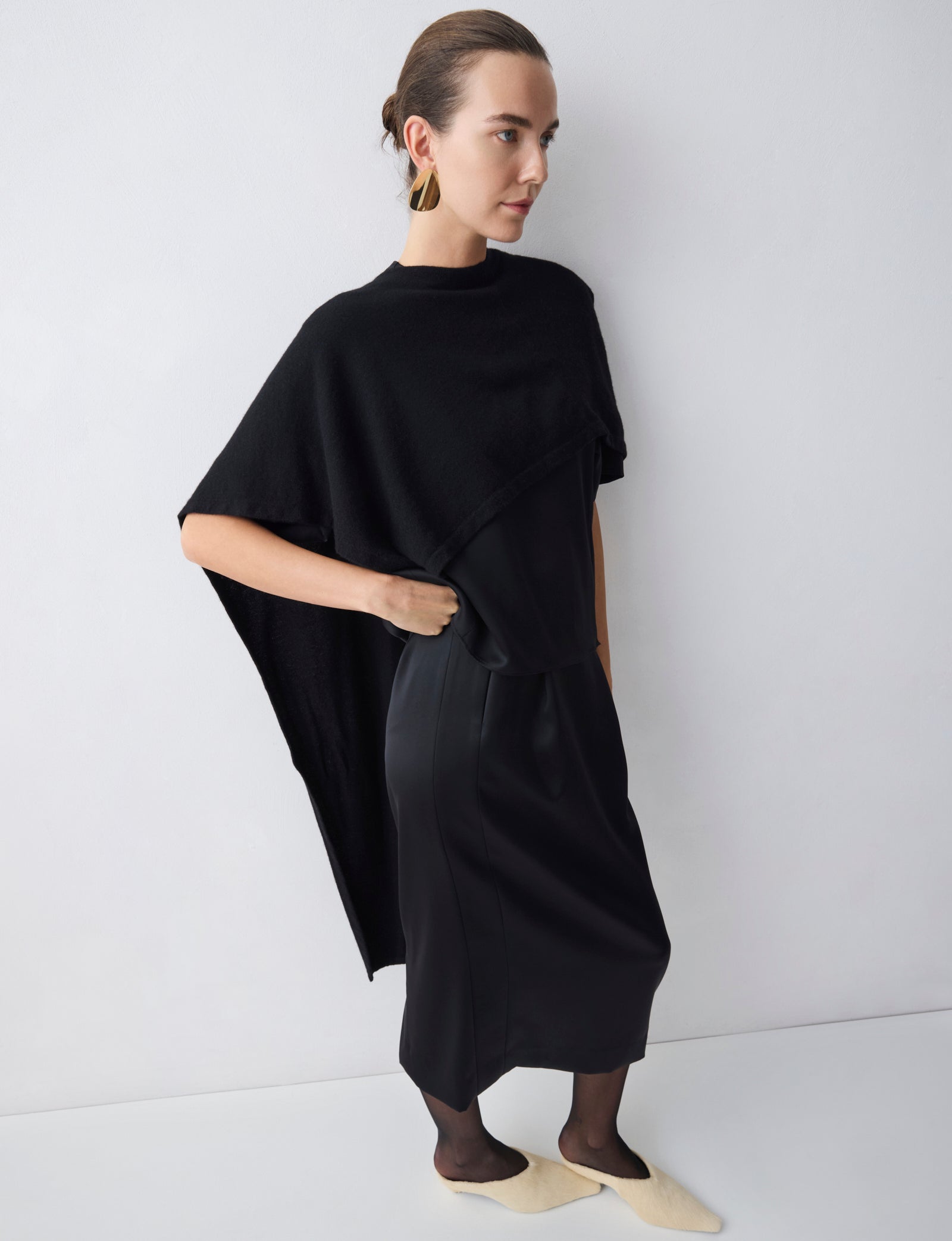 BLACK CASHMERE TRANQUIL KNIT CAPE