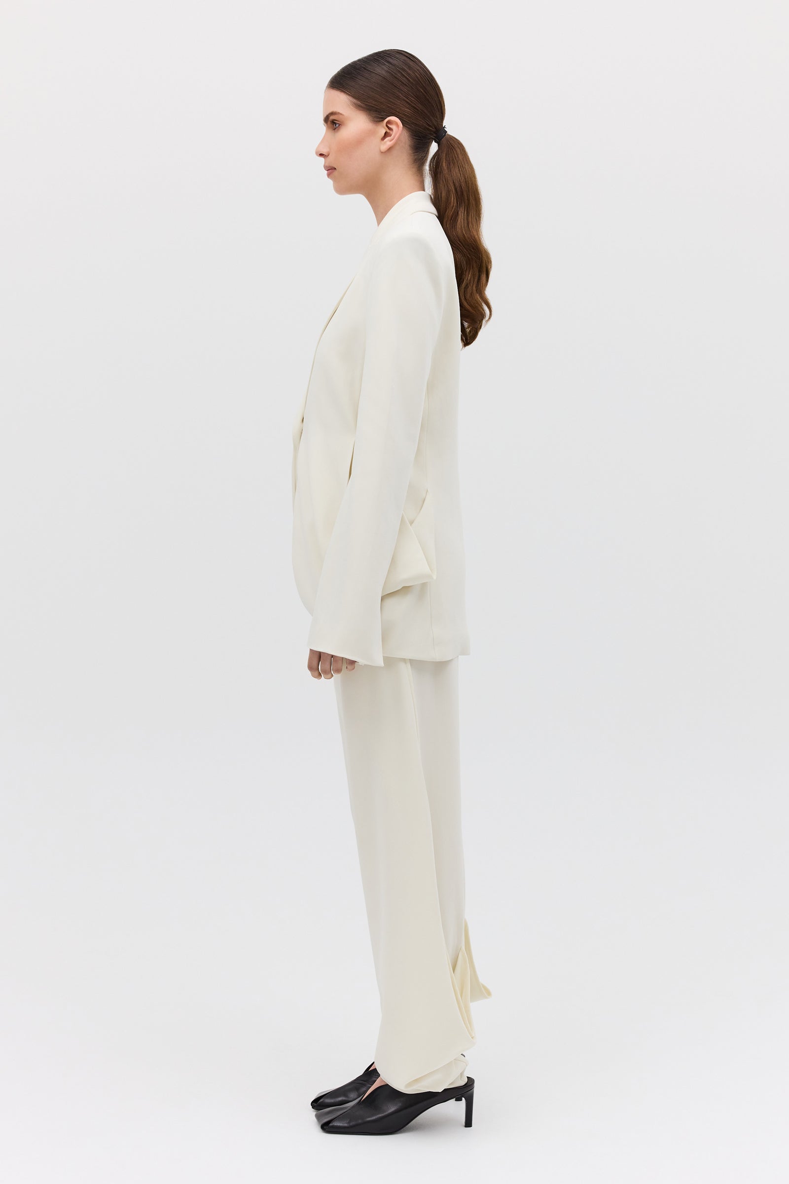 CREAM CREPE SUITING SURRENDER PANT