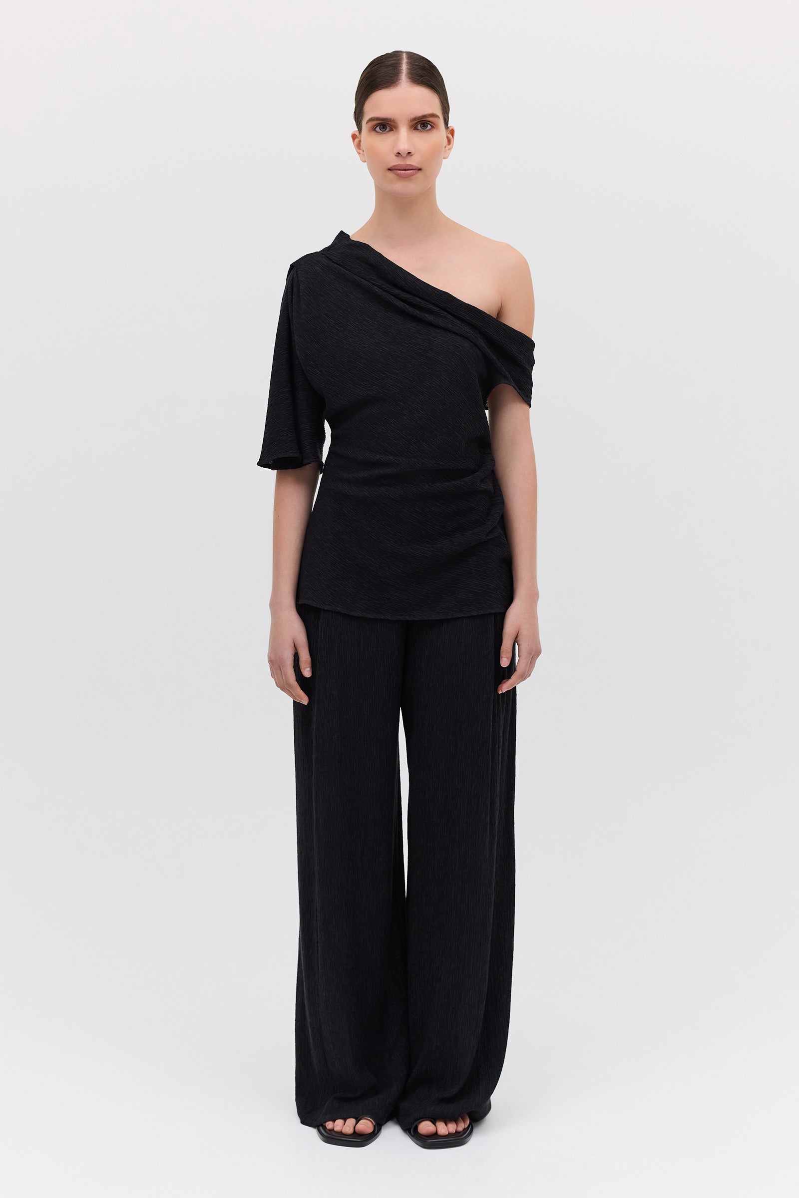 BLACK CRINKLE GALEA TOP