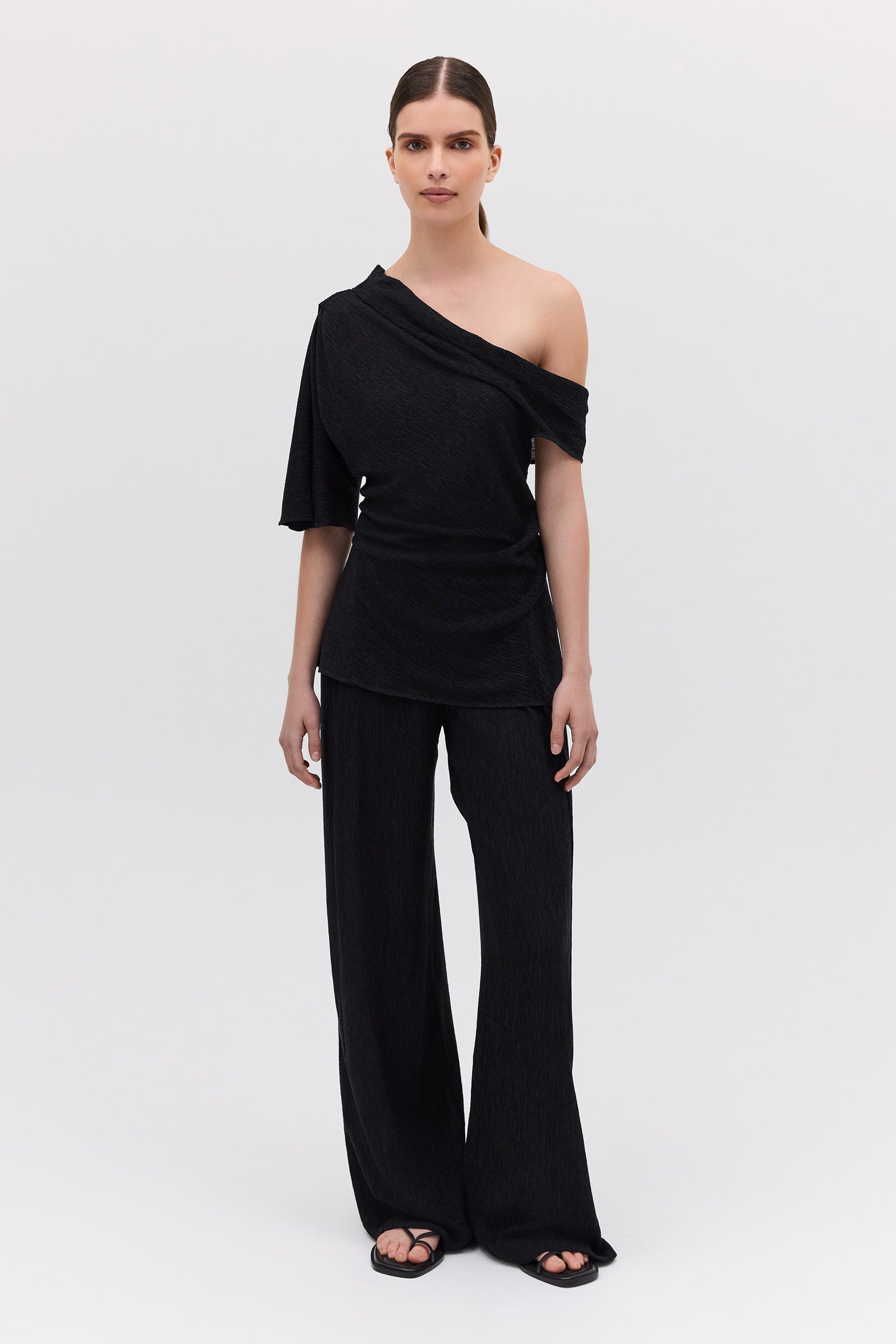 BLACK CRINKLE GALEA TOP