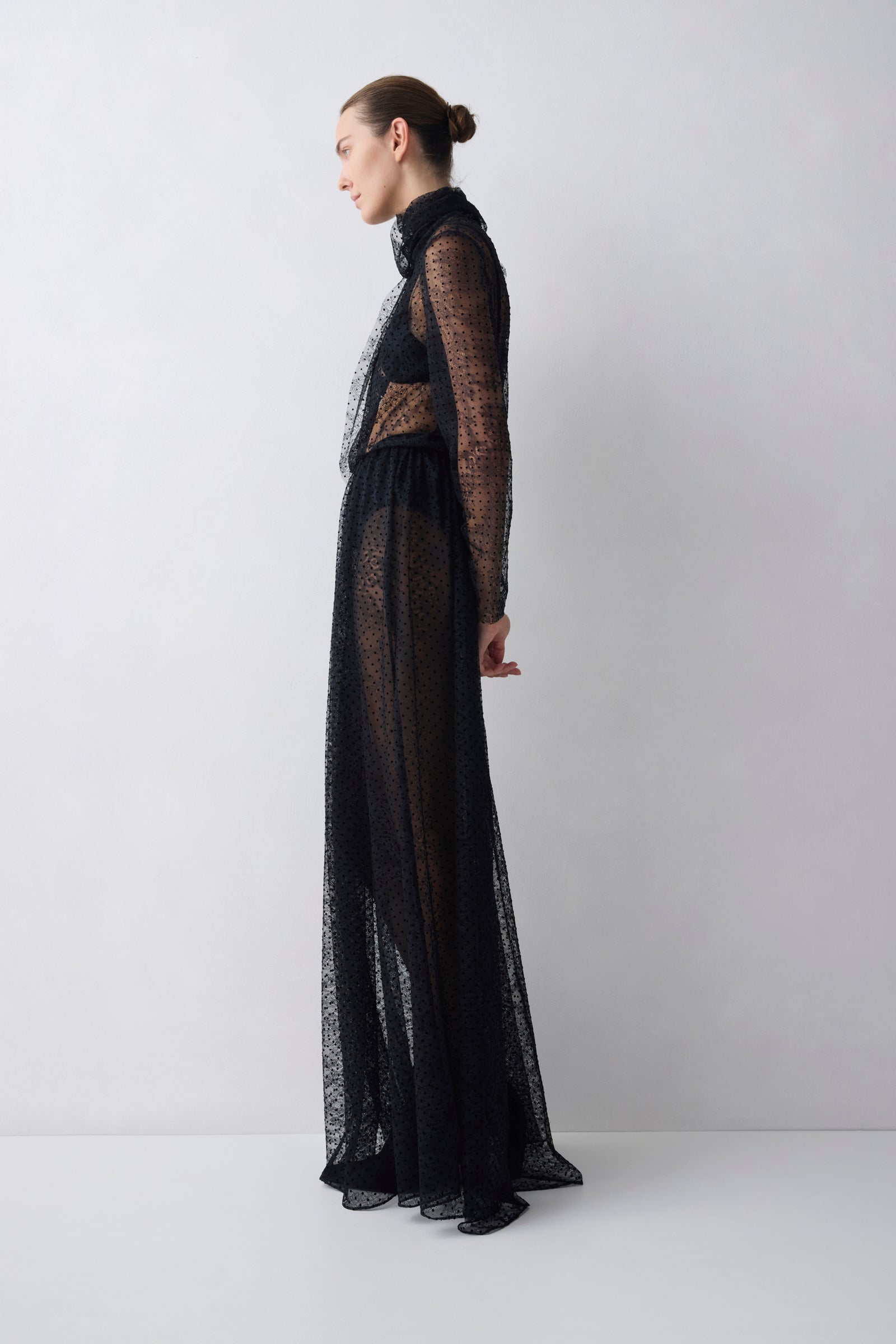 BLACK SPOT LACE BYSTANDER TOP