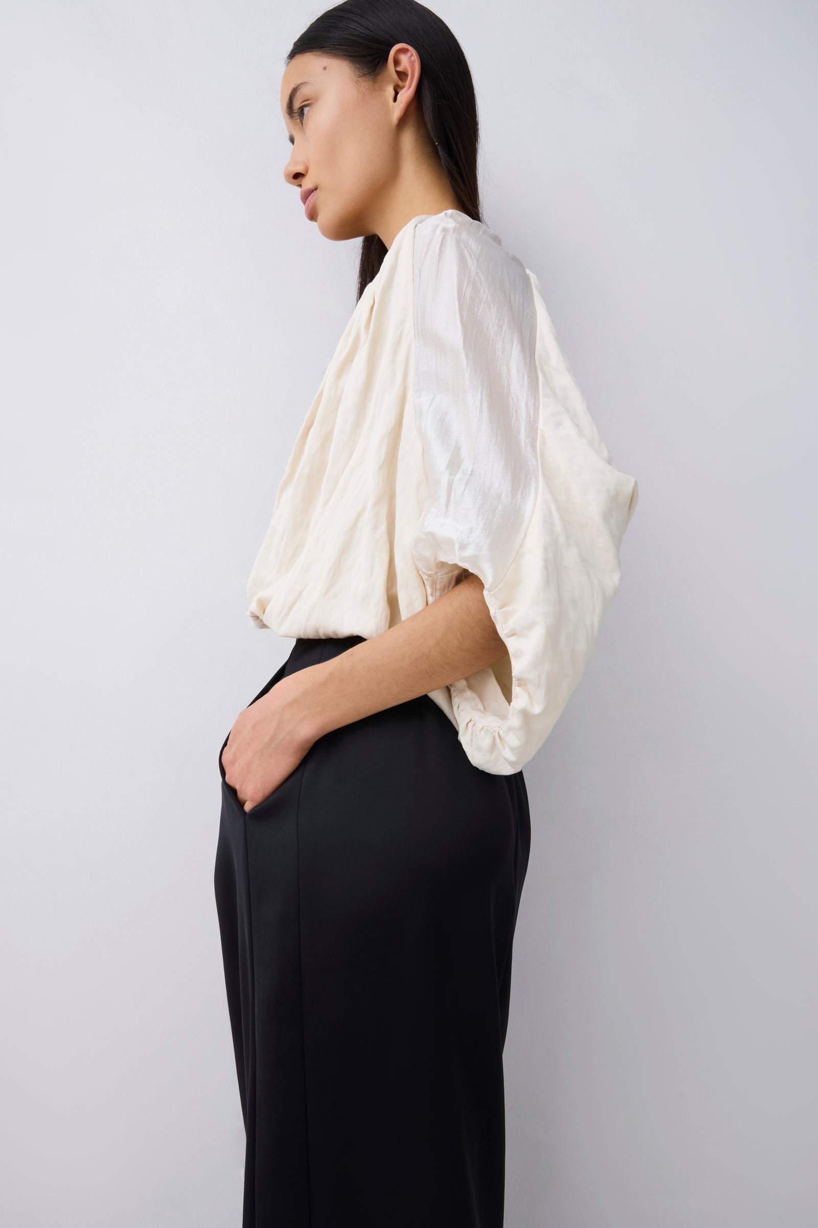 CREAM COTTON METAL BOUNDLESS TOP