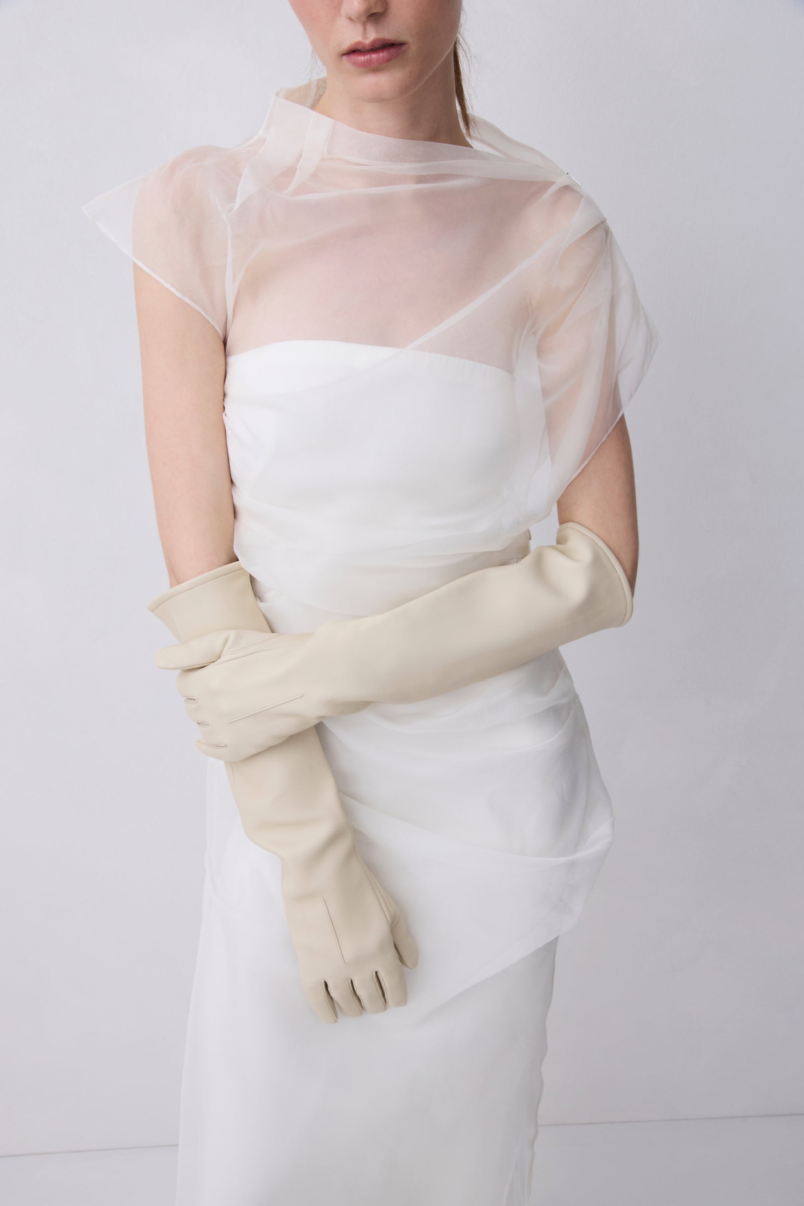 IVORY ORGANZA EMULATE GOWN