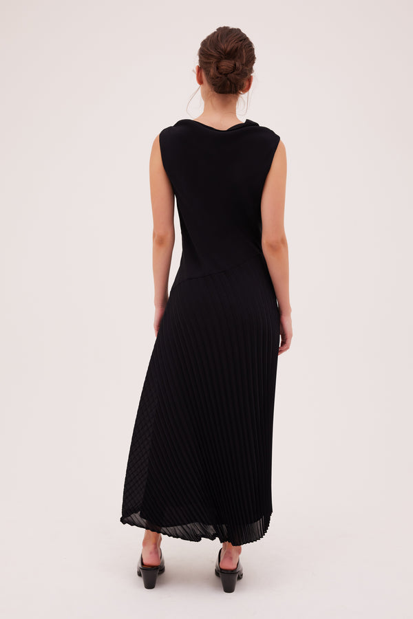 BLACK GEORGETTE LINEAR DRESS